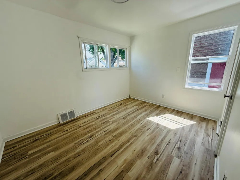 54 E Fairmount Avenue Pontiac, MI 48340