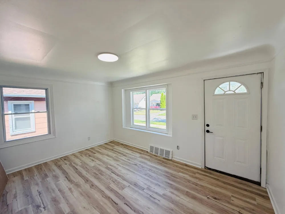 54 E Fairmount Avenue Pontiac, MI 48340