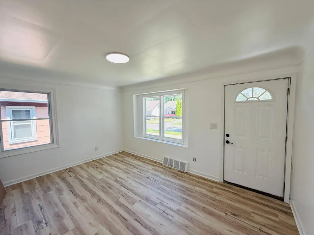 54 E Fairmount Avenue Pontiac, MI 48340