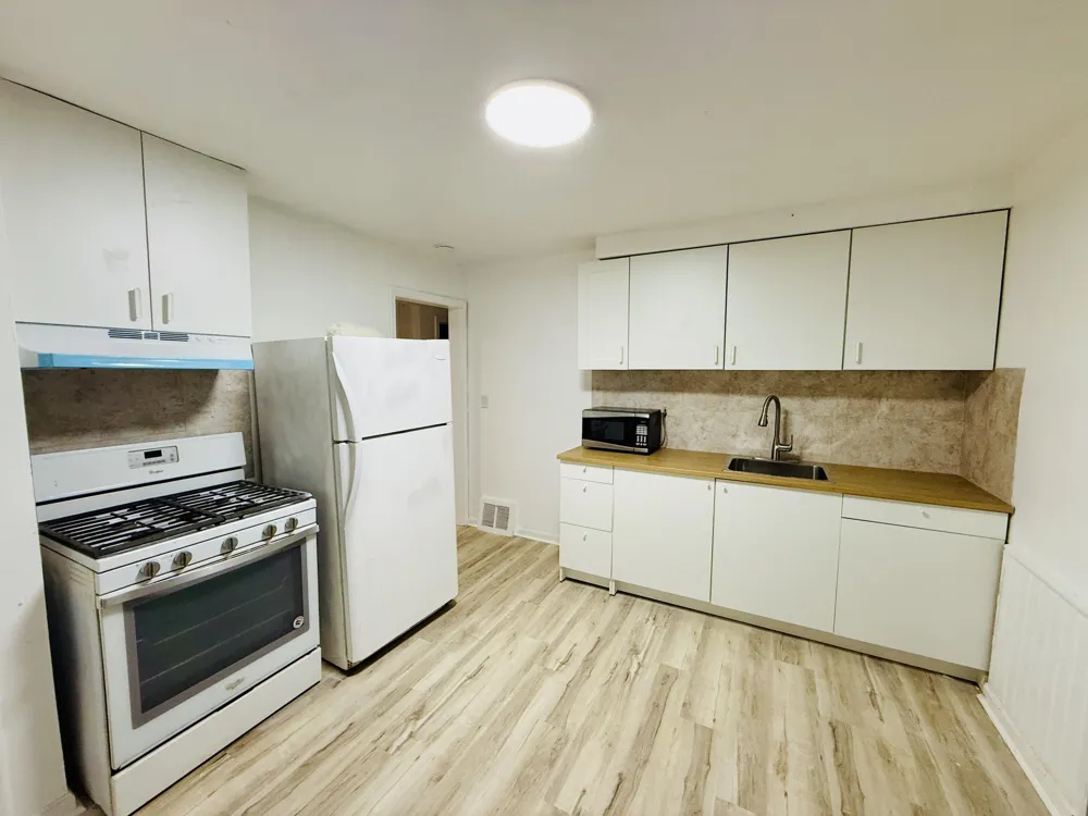 54 E Fairmount Avenue Pontiac, MI 48340