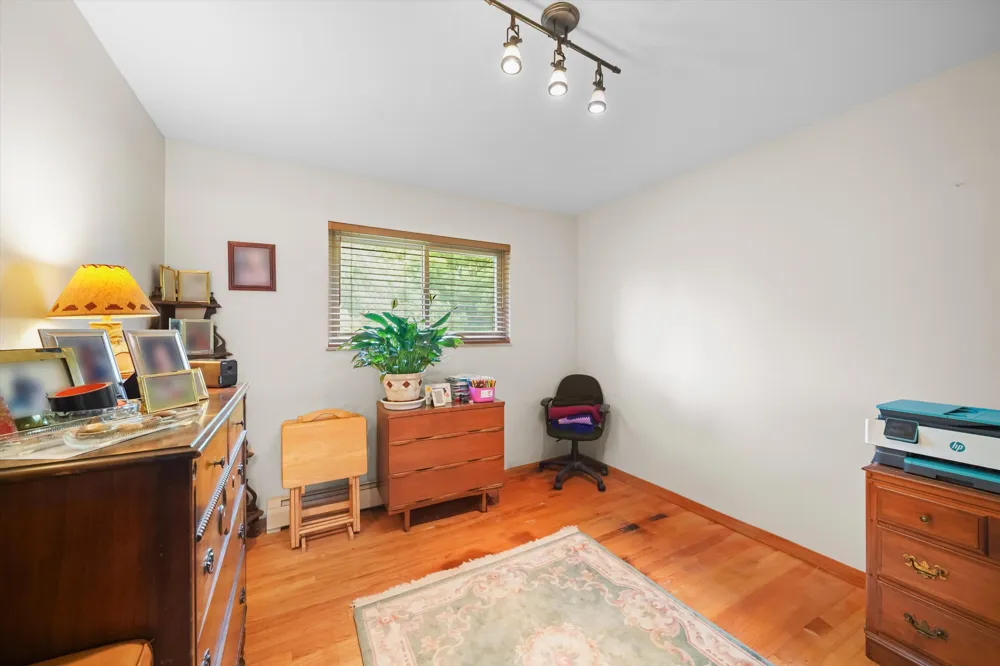 45145 Jeanette Avenue Belleville, MI 48111