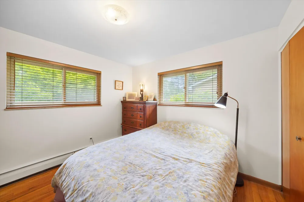 45145 Jeanette Avenue Belleville, MI 48111