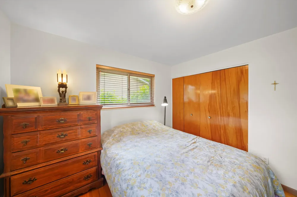 45145 Jeanette Avenue Belleville, MI 48111