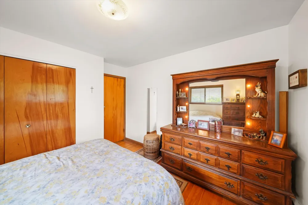 45145 Jeanette Avenue Belleville, MI 48111