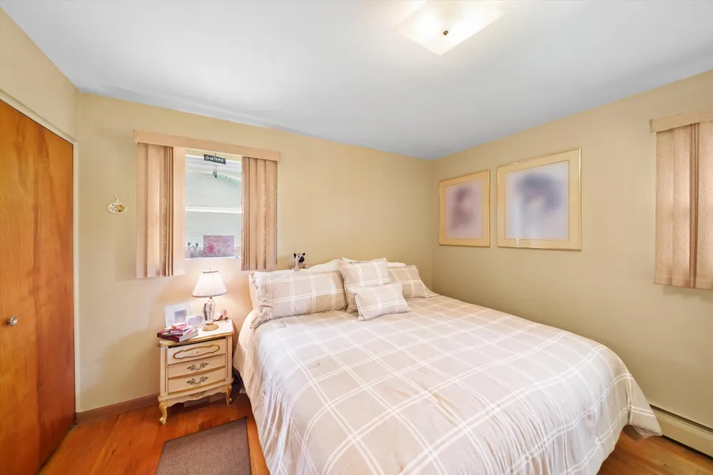 45145 Jeanette Avenue Belleville, MI 48111