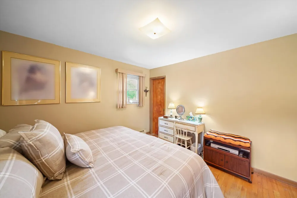 45145 Jeanette Avenue Belleville, MI 48111