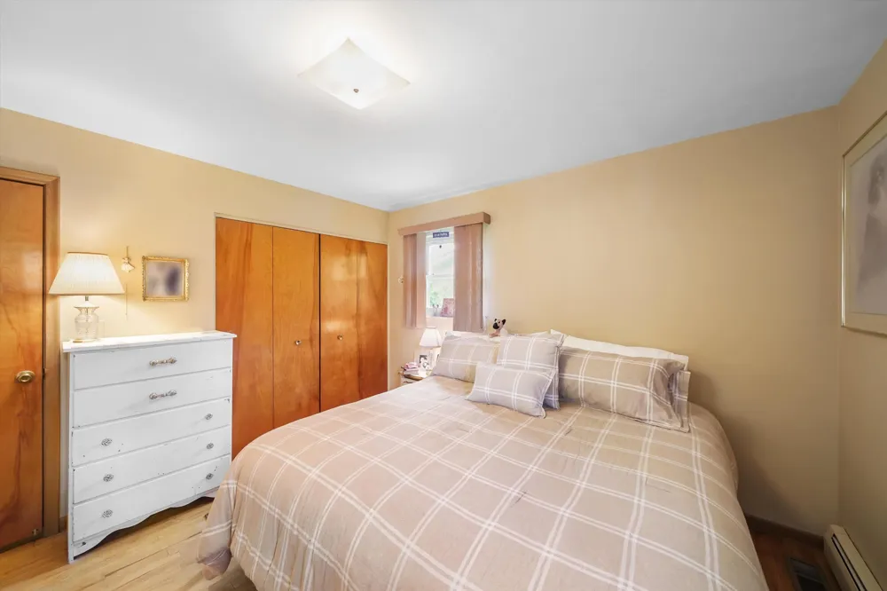 45145 Jeanette Avenue Belleville, MI 48111