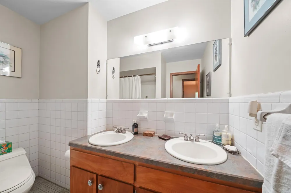 45145 Jeanette Avenue Belleville, MI 48111