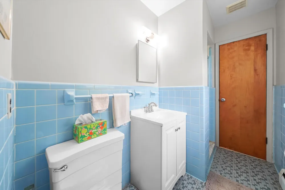 45145 Jeanette Avenue Belleville, MI 48111