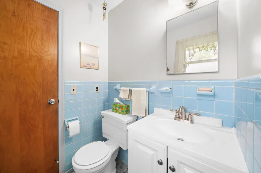 45145 Jeanette Avenue Belleville, MI 48111