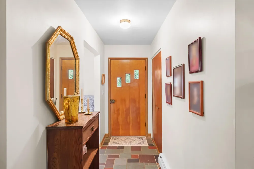 45145 Jeanette Avenue Belleville, MI 48111