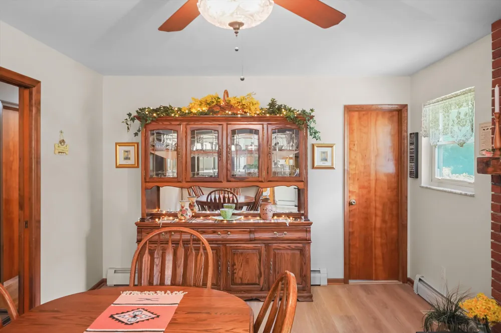 45145 Jeanette Avenue Belleville, MI 48111