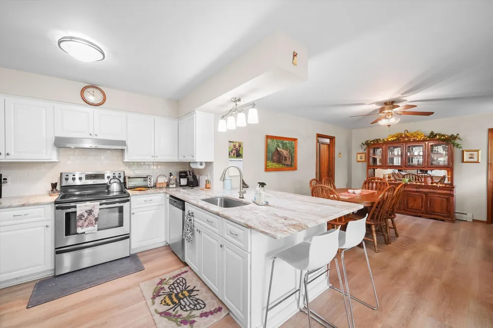 45145 Jeanette Avenue Belleville, MI 48111
