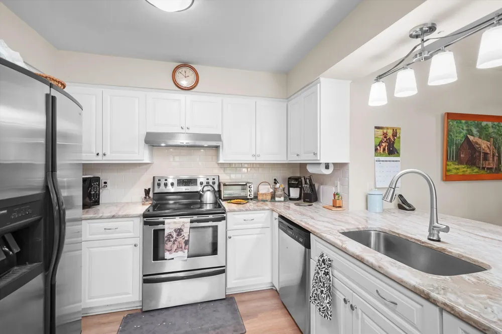 45145 Jeanette Avenue Belleville, MI 48111