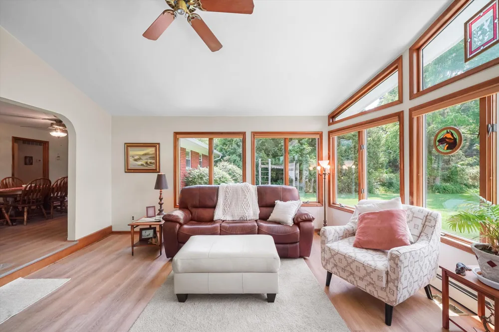 45145 Jeanette Avenue Belleville, MI 48111