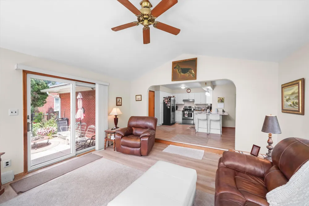 45145 Jeanette Avenue Belleville, MI 48111