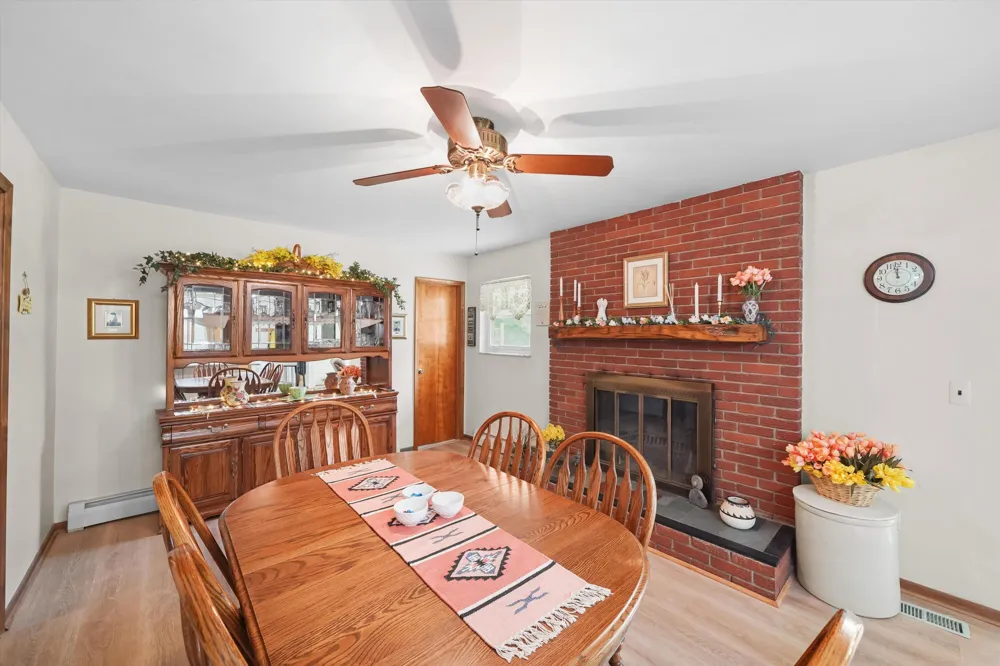 45145 Jeanette Avenue Belleville, MI 48111