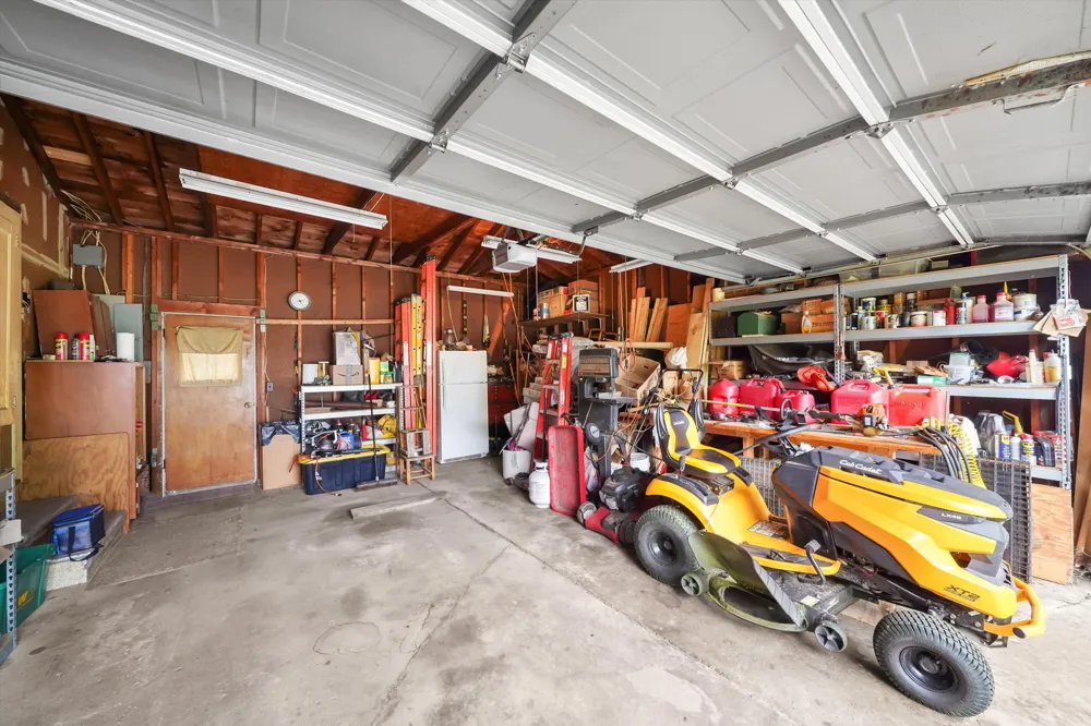 45145 Jeanette Avenue Belleville, MI 48111