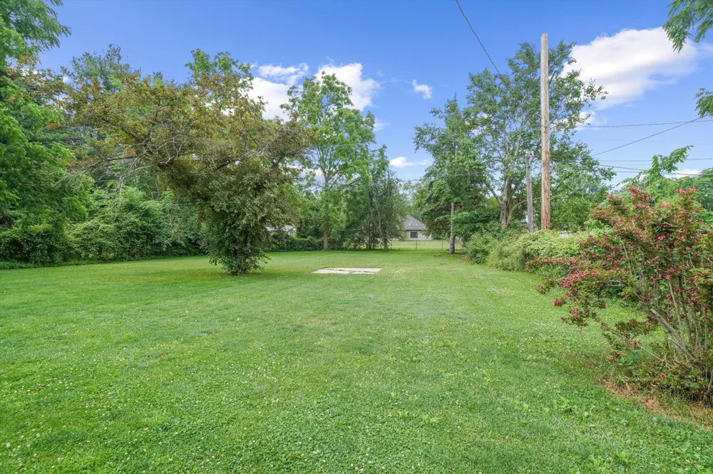 45145 Jeanette Avenue Belleville, MI 48111
