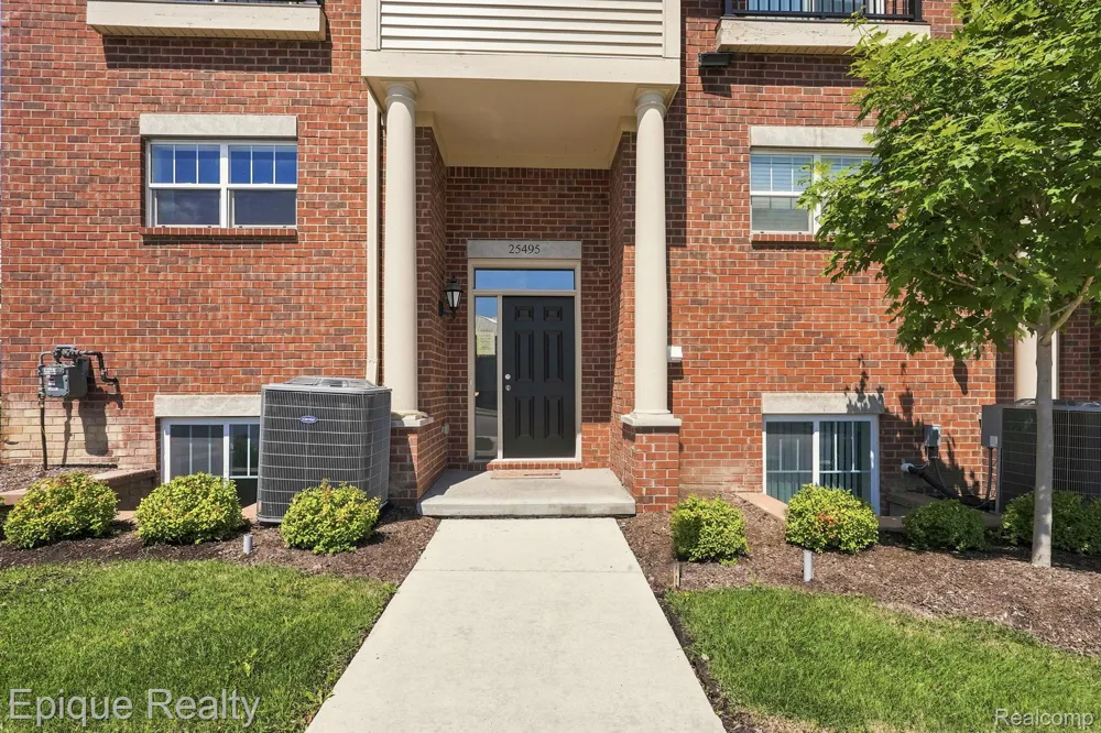 25495 Grandview Lane #25 Novi City, MI 48375