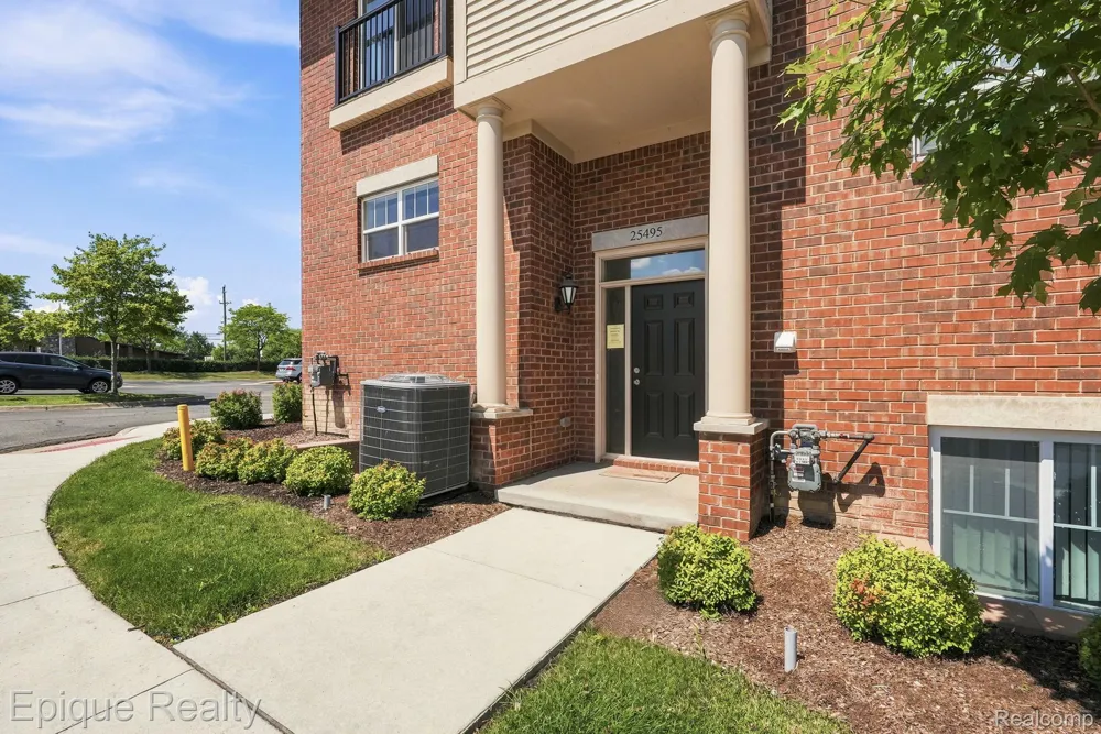25495 Grandview Lane #25 Novi City, MI 48375