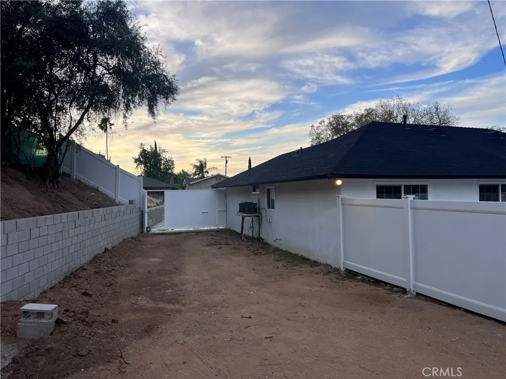 195 Masters Riverside, CA 92507