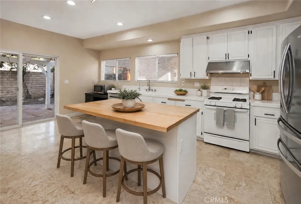 8300 Chelsea Lane West Hills, CA 91304
