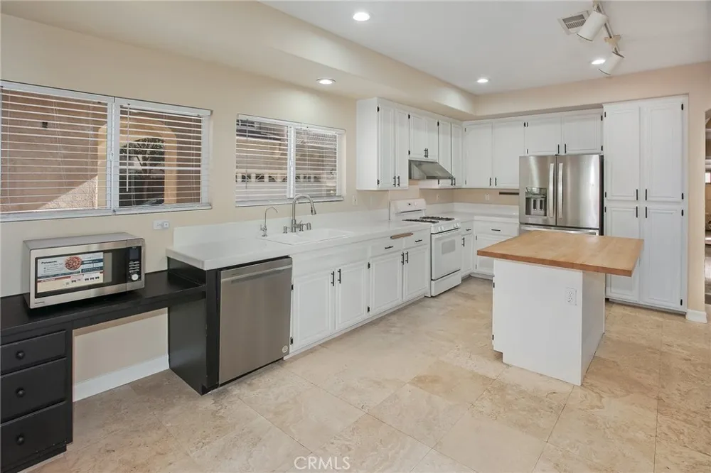 8300 Chelsea Lane West Hills, CA 91304