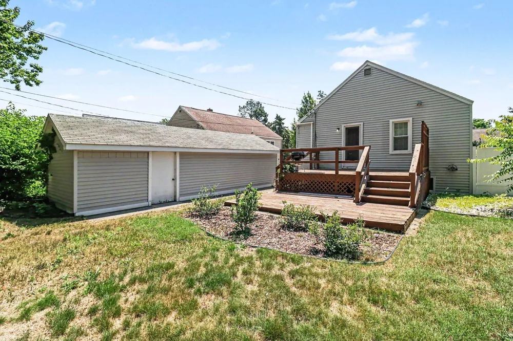 719 Diana Street Ludington, MI 49431