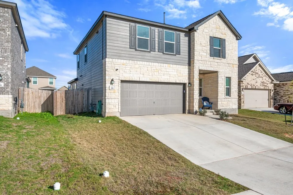 218 Summit Drive Lockhart, TX 78644