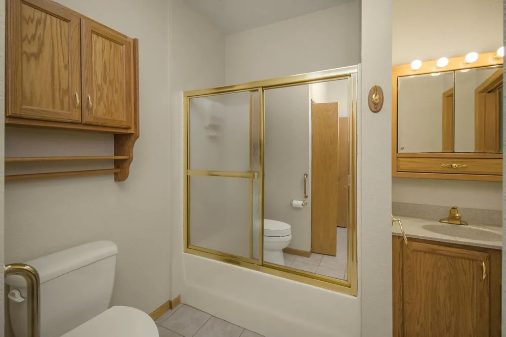1341 Lake Drive W #B113 Chanhassen, MN 55317