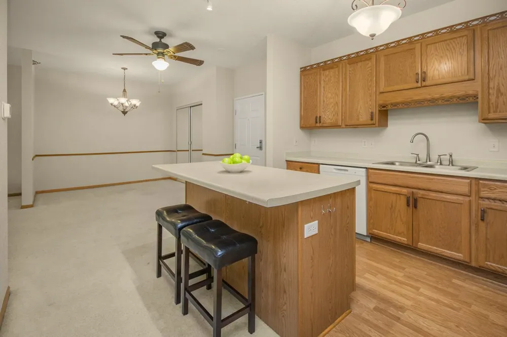 1341 Lake Drive W #B113 Chanhassen, MN 55317