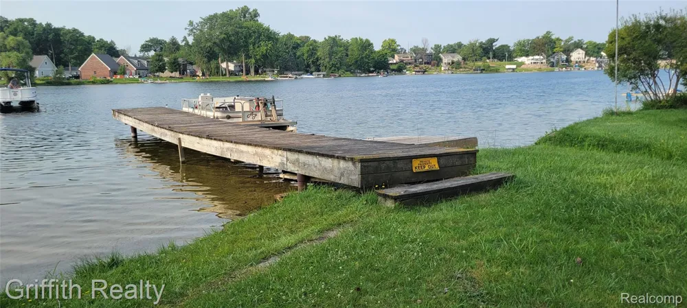 1382 Elmhurst Drive Genoa Township, MI 48843