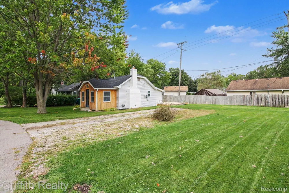 1382 Elmhurst Drive Genoa Township, MI 48843