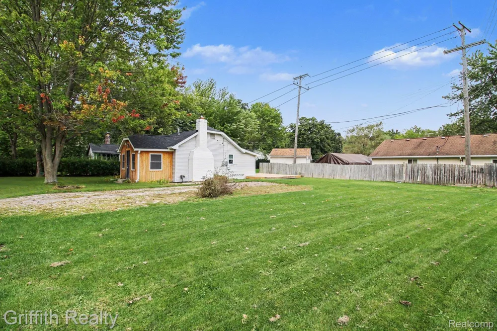 1382 Elmhurst Drive Genoa Township, MI 48843