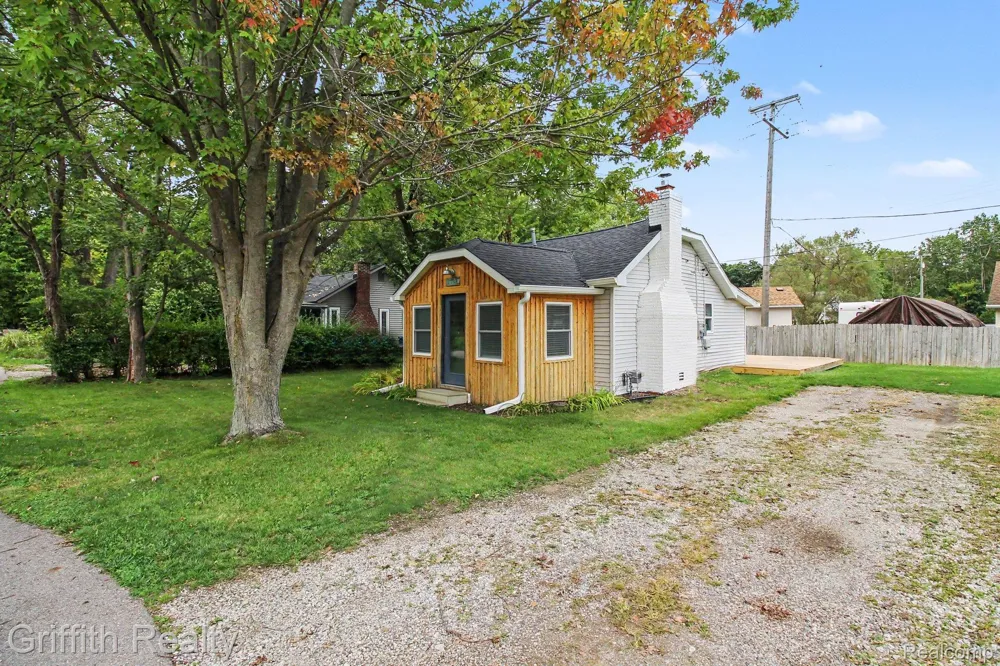 1382 Elmhurst Drive Genoa Township, MI 48843