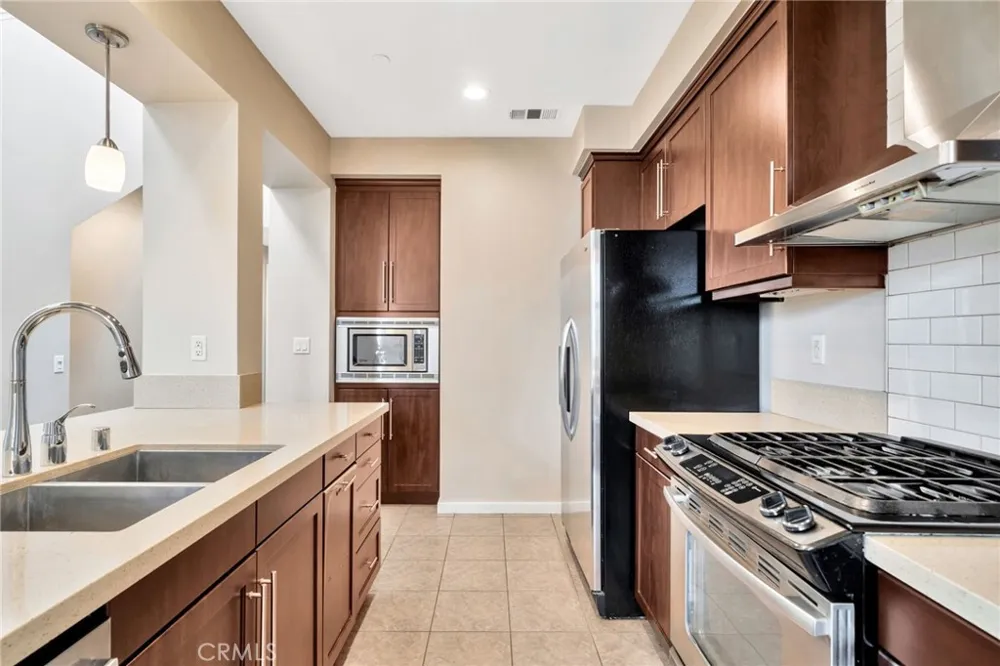 563 W Maple Avenue Orange, CA 92868