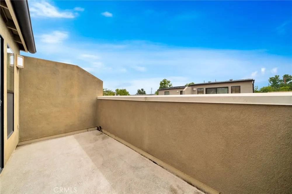 563 W Maple Avenue Orange, CA 92868