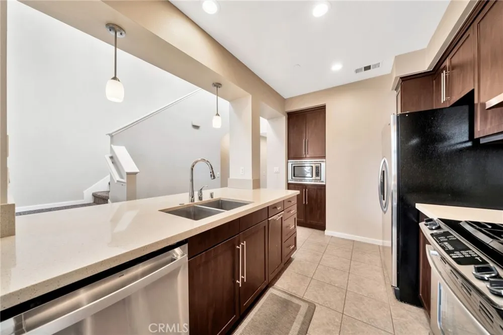563 W Maple Avenue Orange, CA 92868
