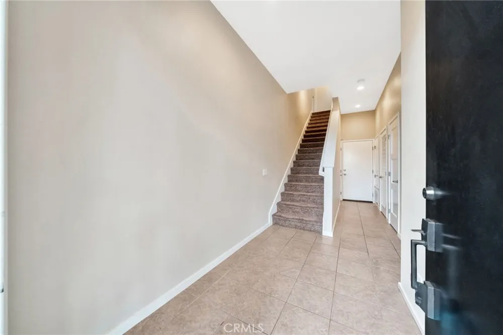 563 W Maple Avenue Orange, CA 92868
