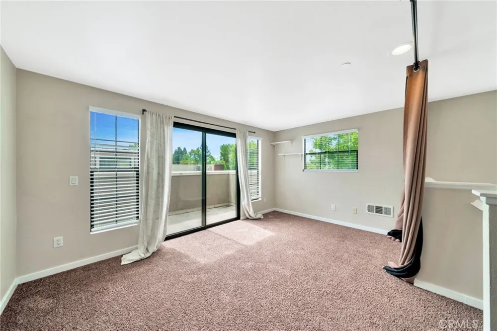 563 W Maple Avenue Orange, CA 92868