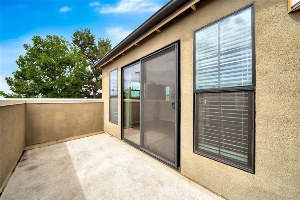 563 W Maple Avenue Orange, CA 92868