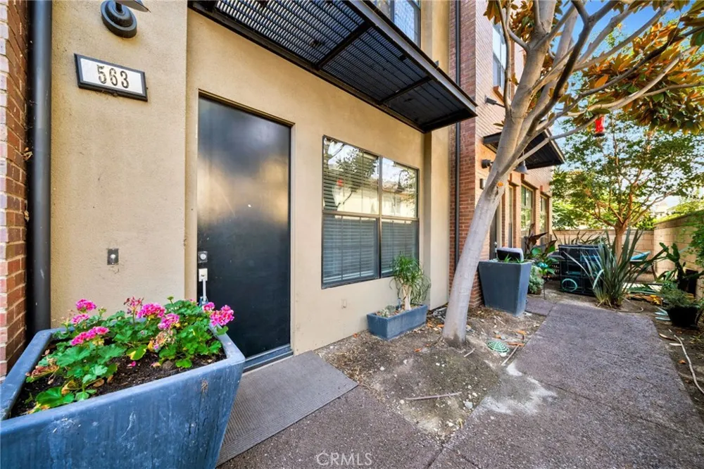 563 W Maple Avenue Orange, CA 92868