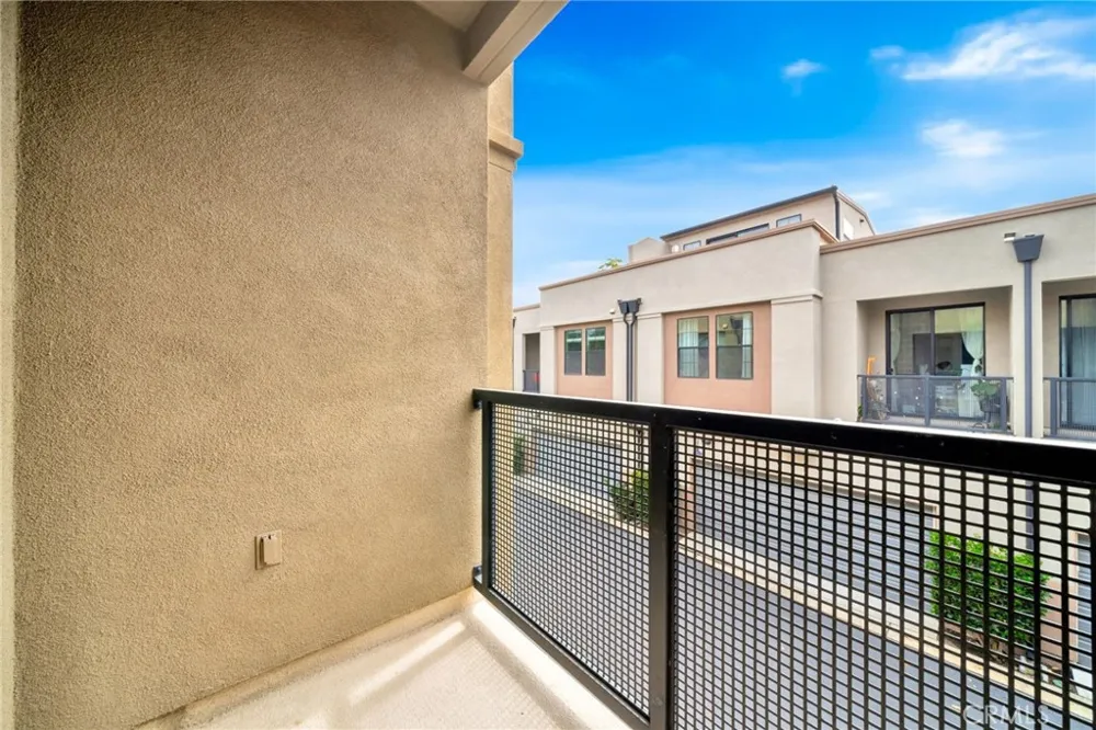 563 W Maple Avenue Orange, CA 92868