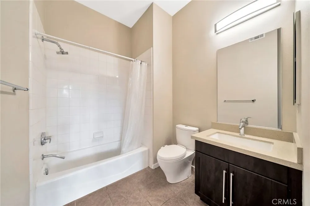 563 W Maple Avenue Orange, CA 92868