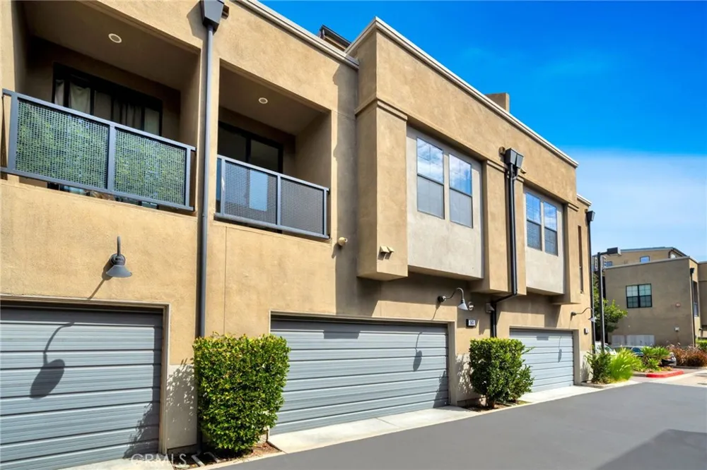 563 W Maple Avenue Orange, CA 92868