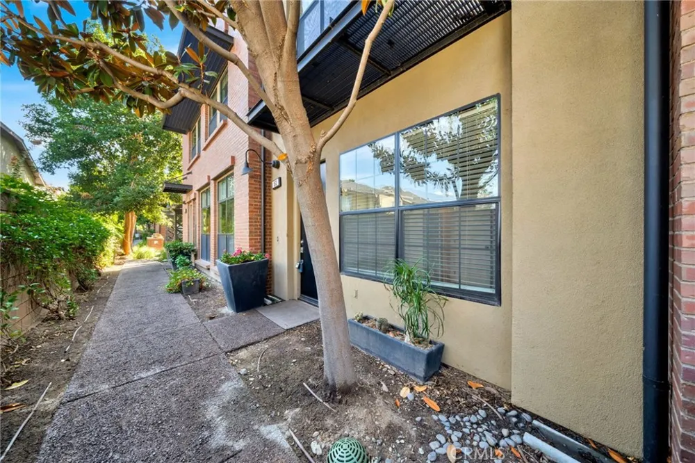563 W Maple Avenue Orange, CA 92868