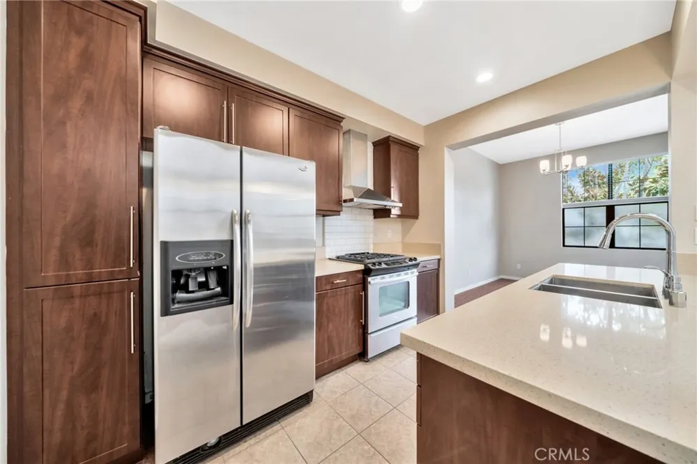 563 W Maple Avenue Orange, CA 92868