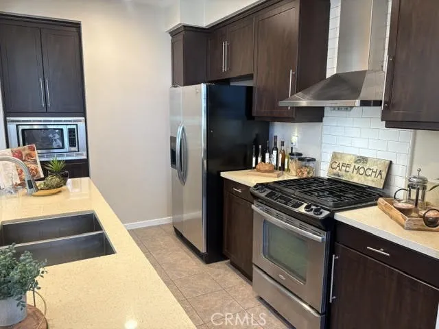 563 W Maple Avenue Orange, CA 92868