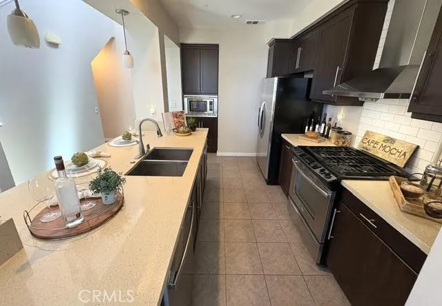 563 W Maple Avenue Orange, CA 92868
